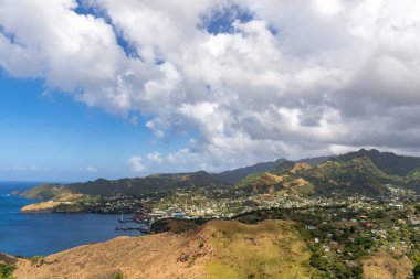 Kingstown, Saint Vincent ve Grenadines Fort Charlotte 'dan sahile bakıyor.