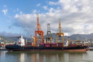 08 Jan 2020 - İspanya Limanı, Trinidad ve Tobago - Limana yük yükleme