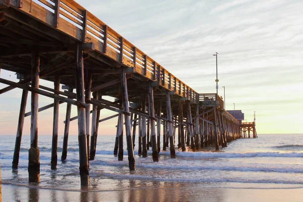 Newport Beach Pier Při Západu Slunce Usa — Stock fotografie