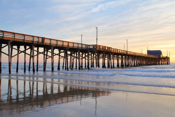 Newport Beach Pier Při Západu Slunce Usa — Stock fotografie