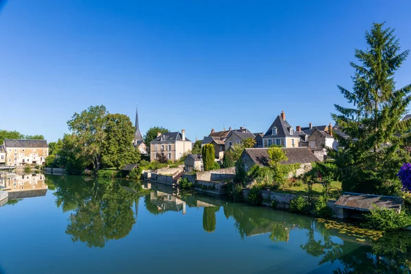 Aldeia Vaas Sobre Rio Loir Sarthe França — Fotografia de Stock