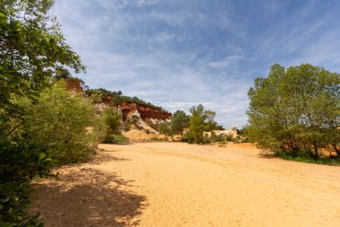 Colorado Provencal: Lustrel, Luberon, Provence, Fransa 'nın güneyi.