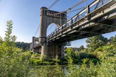 Loire Nehri üzerindeki Langeais köprüsü, Loire Vadisi, Fransa