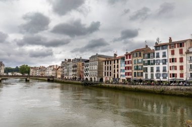 Nive Riverbank, Bayonne, Pirenes-Atlantik, Bask Ülkesi, Fransa