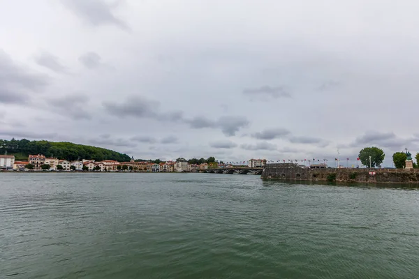 Река Адур Байонне Пиренеи Атлантики Страна Басков Франция — стоковое фото