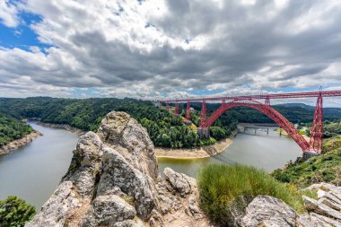 Garabit viyadük (Gustave Eiffel tarafından inşa edilmiştir), Cantal, Massif Central, Fransa