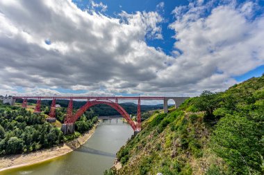 Garabit viyadük (Gustave Eiffel tarafından inşa edilmiştir), Cantal, Massif Central, Fransa