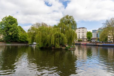 Hyde Park 'tan Küçük Venedik' e Regent Kanalı boyunca yürü Londo.
