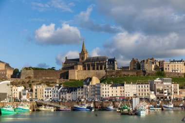 Granville Limanı ve Norman Sahili 'ne bakan Yukarı Şehir. Hayır!