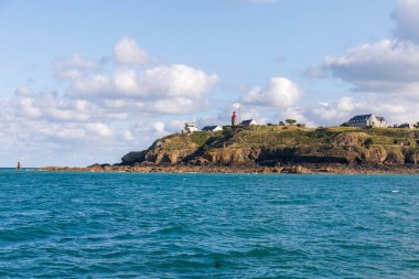 Granville Limanı ve Norman Sahili 'ne bakan Yukarı Şehir. Hayır!