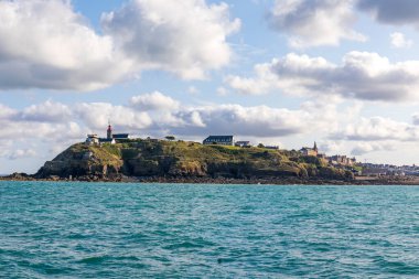 Granville Limanı ve Norman Sahili 'ne bakan Yukarı Şehir. Hayır!