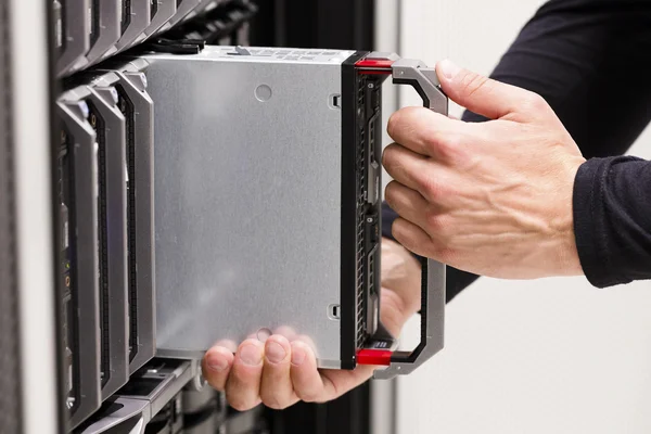 Servercluster-Installation in großen Rechenzentren — Stockfoto