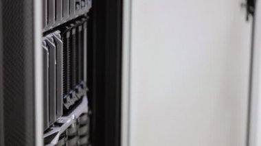 Bu danışman datacenter, blade server yükleme