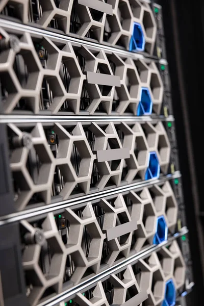 Serveur virtuel et matériel de stockage dans un grand datacenter hyperconvergent moderne — Photo