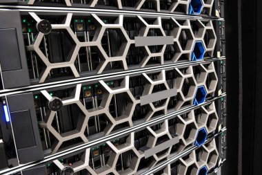 Hiperyakınlaştırılmış Ortam Veri Merkezinde Sanal Veri Sürücüleri