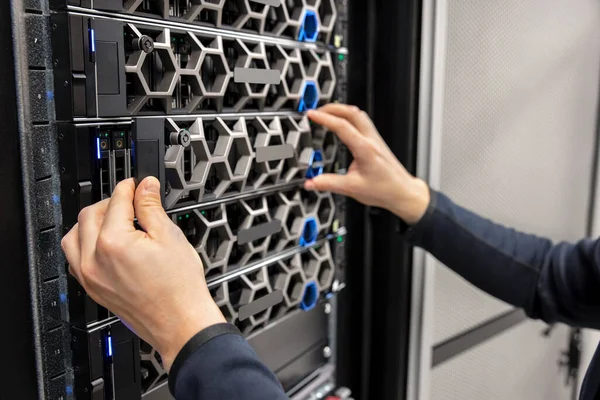 Hands Of Male IT Support Professional Adjusting Hardware — Stock fotografie