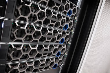 Modern Veritabanında Sanal HiperBirleşmiş Uygulama Sunucuları