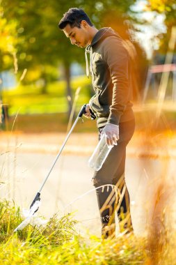 Çevreyi kirlilikten ve plastikten korumaya odaklanmış gönüllü
