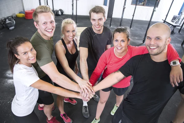 Equipo de entrenamiento de fitness feliz Fotos De Stock