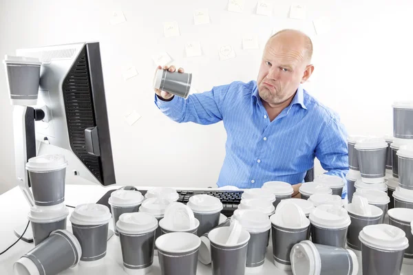 Inget mer kaffe för trött och ledsen affärsman — Stockfoto