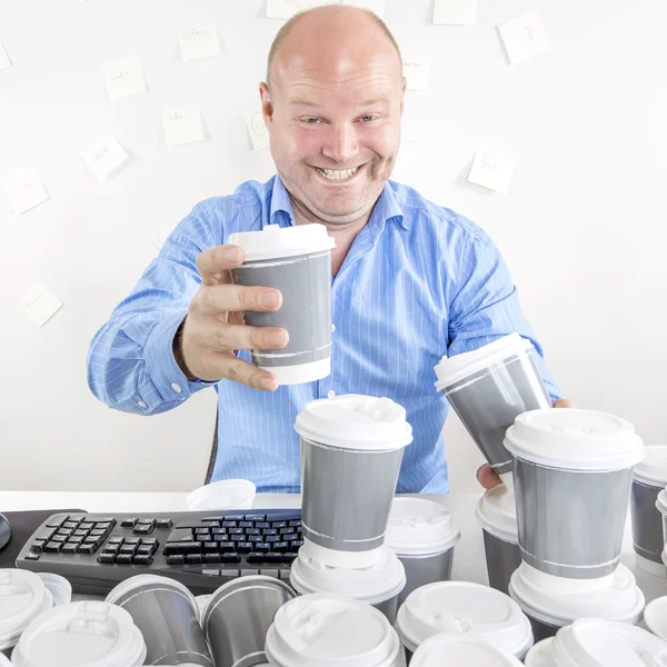 Деловой человек пьет слишком много кофе — стоковое фото