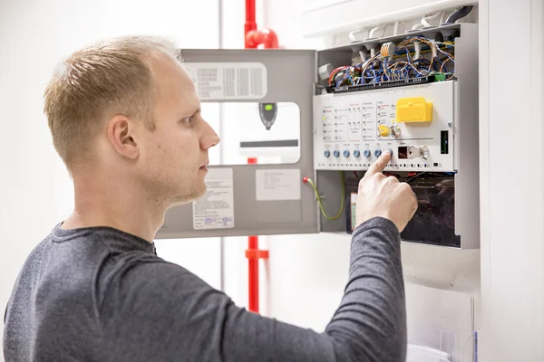 Technician checks fire panel in data center — Stock Photo, Image