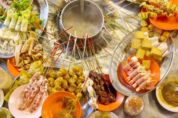 Tradicional lok-lok comida de rua da Ásia — Fotografia de Stock