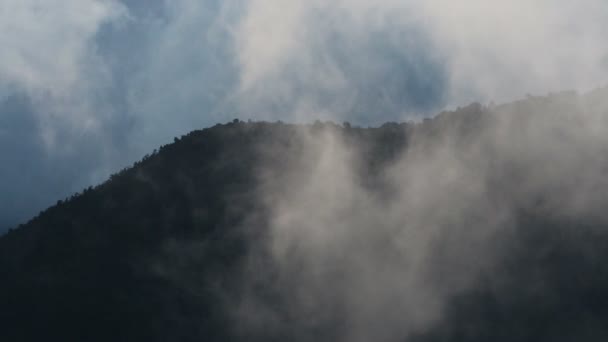 Nuvens dramáticas em Ngorongoro — Vídeo de Stock