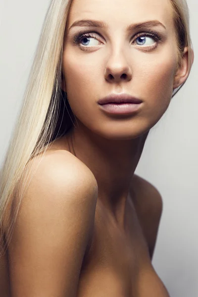 Mulher bonita com cabelo loiro — Fotografia de Stock