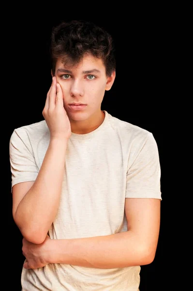 Trauriger Teenager Der Zahnschmerzen Hat Steht Einem Weißen Hemd Vor — Stockfoto