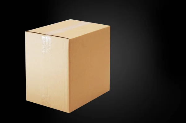 Tekturowe Brązowe Pudełko Pakowania Transportu Czarnym Tle Widok Boku Przestrzeń — Zdjęcie stockowe