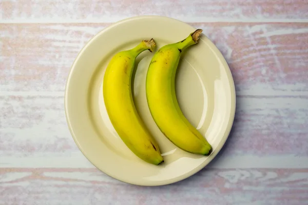 White round plate with two bananas — Stock Photo, Image