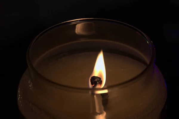 Die Flamme einer Kerze. — Stockfoto