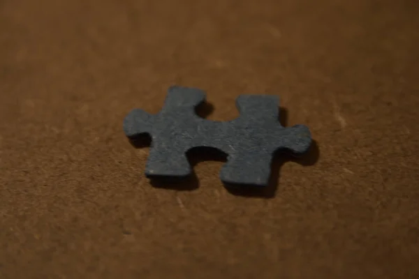 Petites pièces d'un puzzle, un jeu de société difficile. — Photo