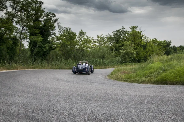 Eski model araba bin mil 2015 yarış