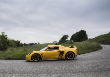 Sarı lotus elise