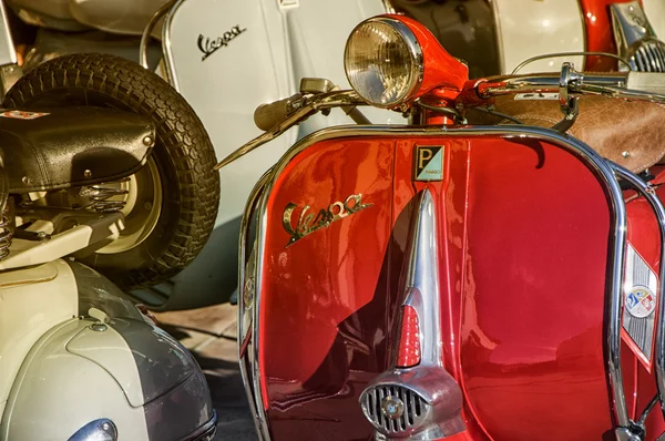 Piaggio Vespa vintage sıçramak motorlu scooter motosiklet motosiklet — Stok fotoğraf