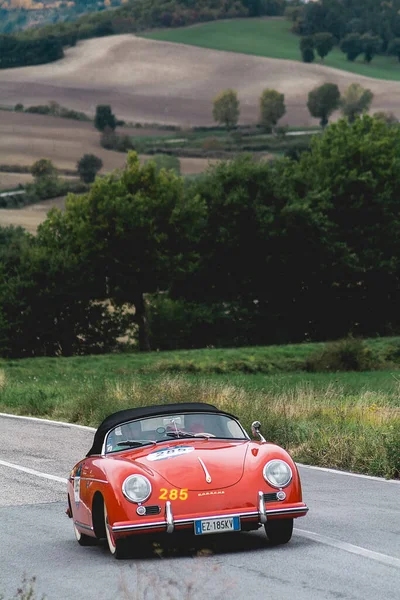 Cagli イタリア Ott 2020 Porsche 356 1500 Speedster 1954年ラリーで古いレースカーでミル ミリア2020有名なイタリアの歴史的なレース — ストック写真