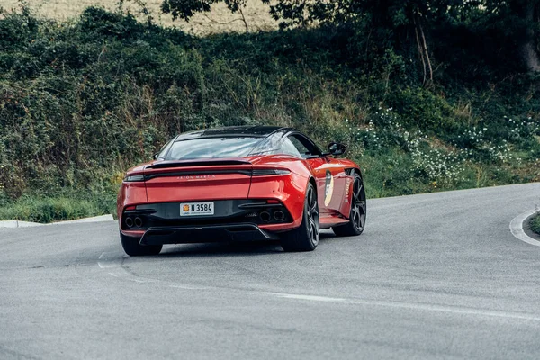 Cagli Italia Ott 2020 Aston Martin Dbs 2019 Una Vecchia — Foto Stock