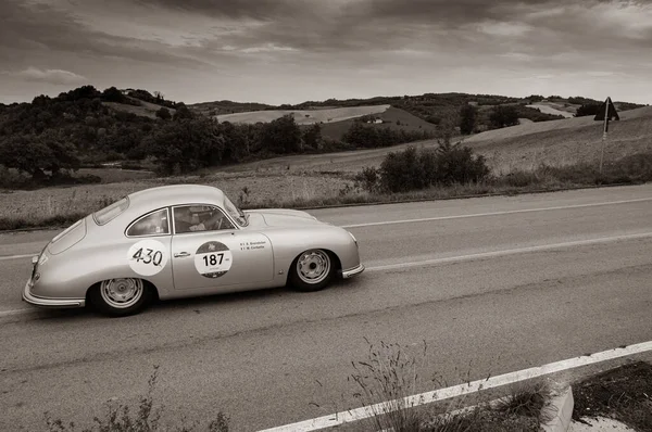 Cagli イタリア Ott 2020 Porsche 356 1500 Coup 1952ラリーで古いレースカーでミル ミリア2020有名なイタリアの歴史的なレース — ストック写真