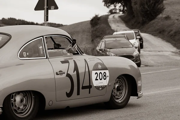 Cagli ตาล Ott 2020 Porsche 356 1500 Coupe 1952 บนรถแข — ภาพถ่ายสต็อก