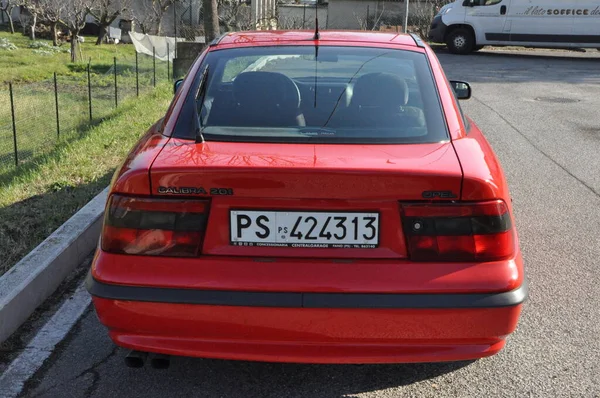 Pesaro Talya Şubat 2020 Yaşlı Opel Calibra — Stok fotoğraf