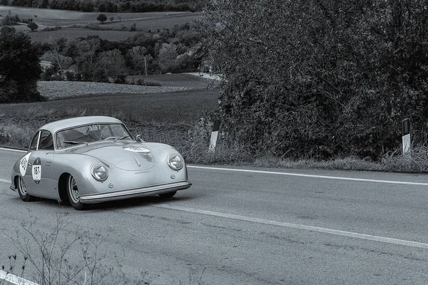 Cagli イタリア Ott 2020 Porsche 356 1500 Coupe 1952年ラリーで古いレースカーでミル ミリア2020有名なイタリアの歴史的なレース — ストック写真