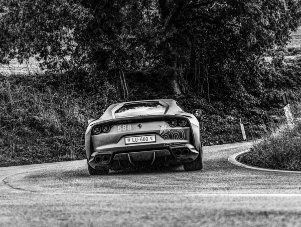 Itália Ott 2020 Ferrari 812 Superfast Carro Corrida Antigo Rali — Fotografia de Stock