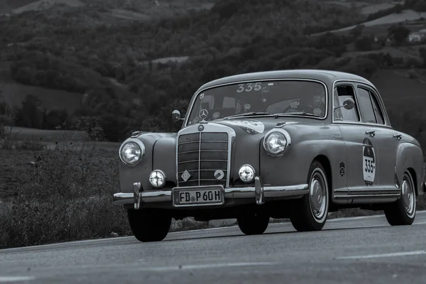 Cagli Italy Ott 2020 Mercedes Benz 220 1955年意大利著名的历史赛车场Mille Miglia 2020 — 图库照片