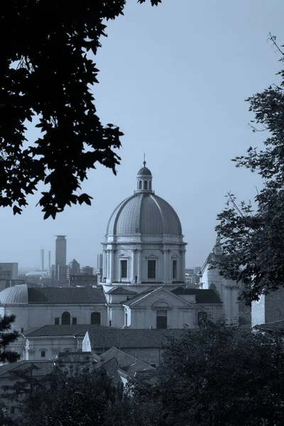 โบสถ Duomo Nuovo และโบสถ าหร Duomo Vecchio สแควร Piazza เปาโลในเม — ภาพถ่ายสต็อก