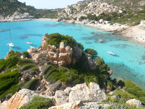 Liggande cala corsara spargi — Stockfoto