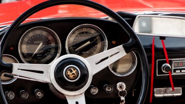Detail old car steering wheel ALFA ROMEO clipart