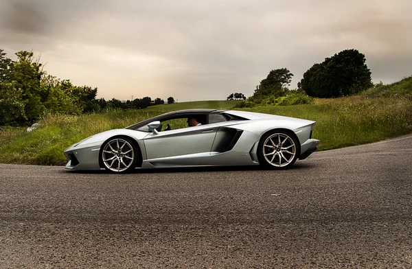 Paisaje lamborghini aventador — Foto de Stock