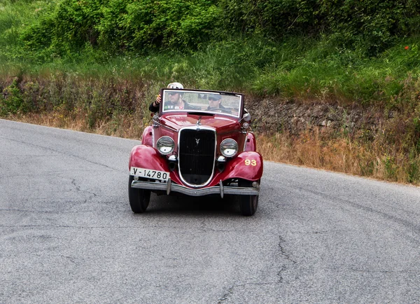 FORD B 8V Spider Carrozzeria Ambrosini & Botta 1933 — Stock fotografie